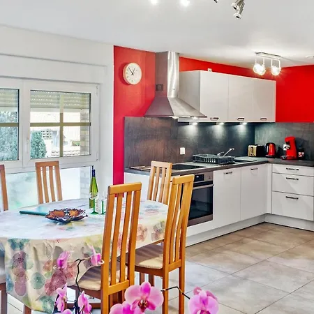 Hébergement de vacances Maison Charmante à + Jardin